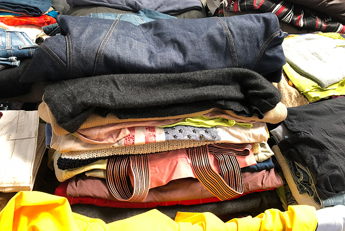 the clothes second hand Extra includes mostly adult clothing winter-summer